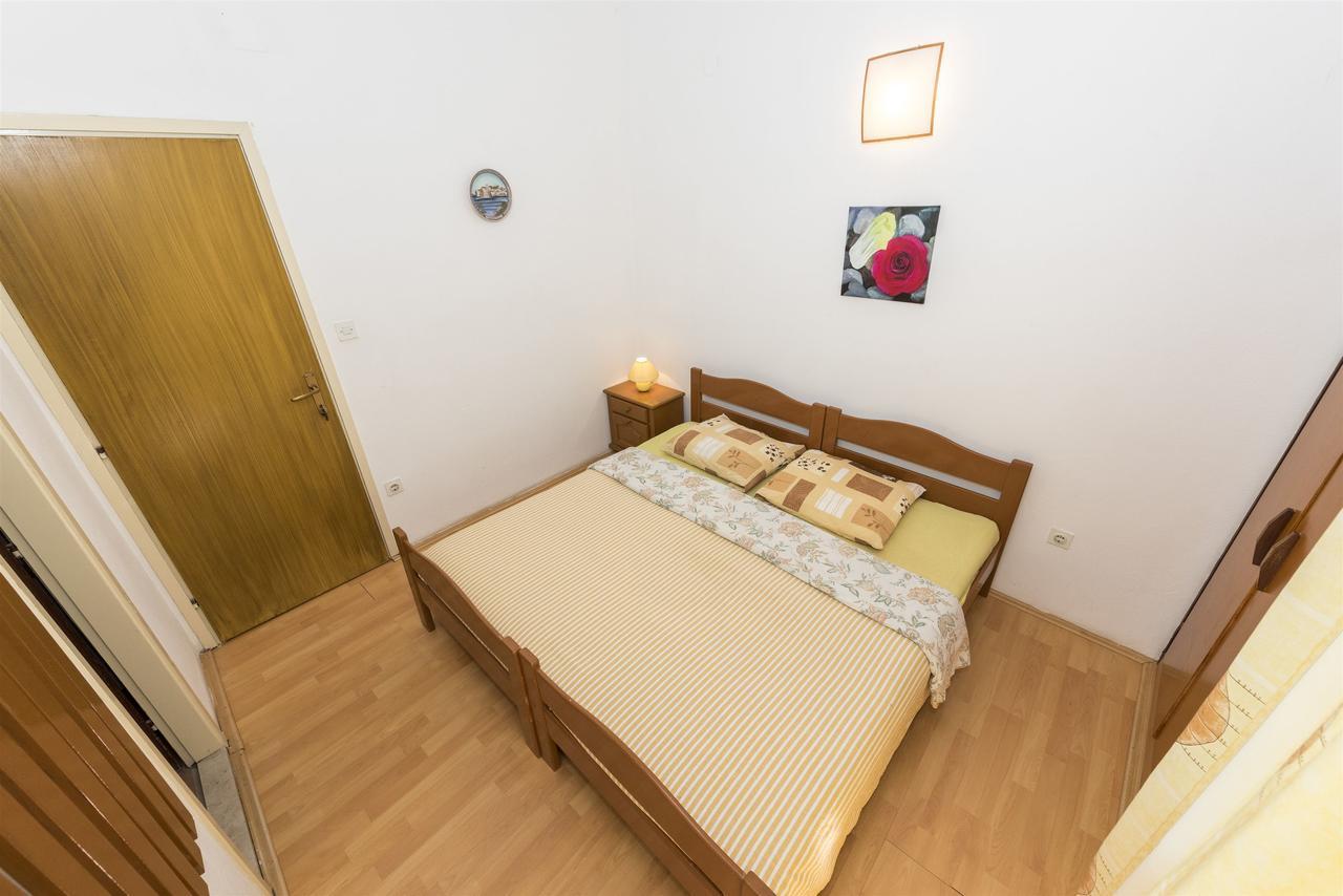 Apartments And Rooms Dragica Starigrad Paklenica Eksteriør billede