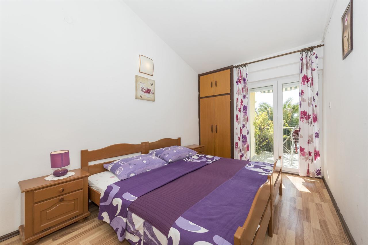 Apartments And Rooms Dragica Starigrad Paklenica Eksteriør billede