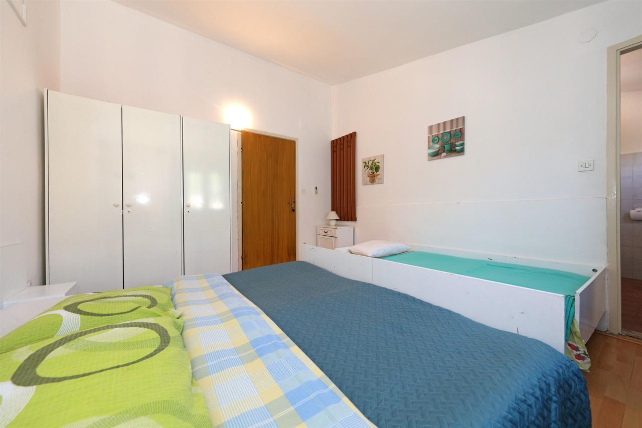 Apartments And Rooms Dragica Starigrad Paklenica Eksteriør billede