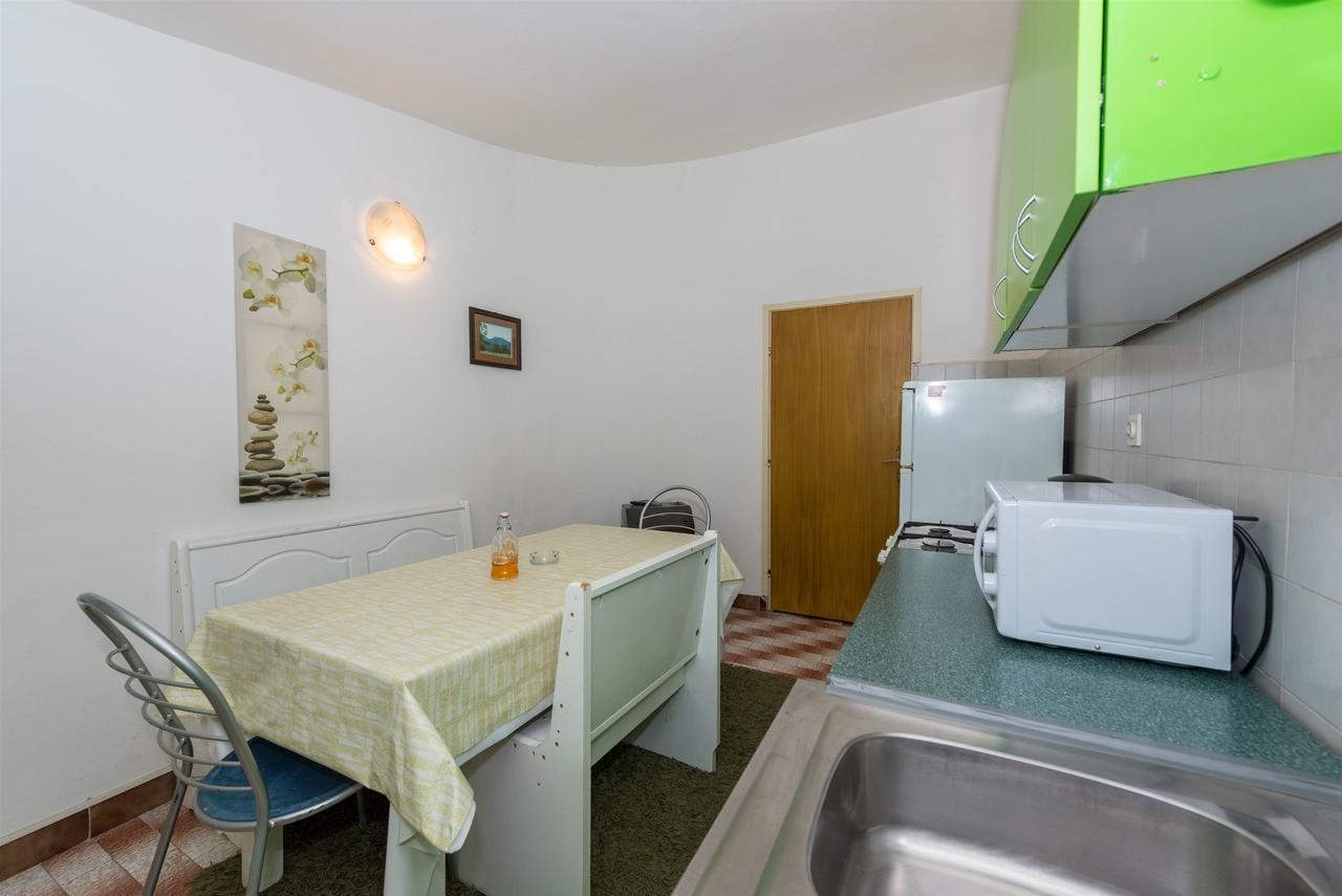 Apartments And Rooms Dragica Starigrad Paklenica Eksteriør billede