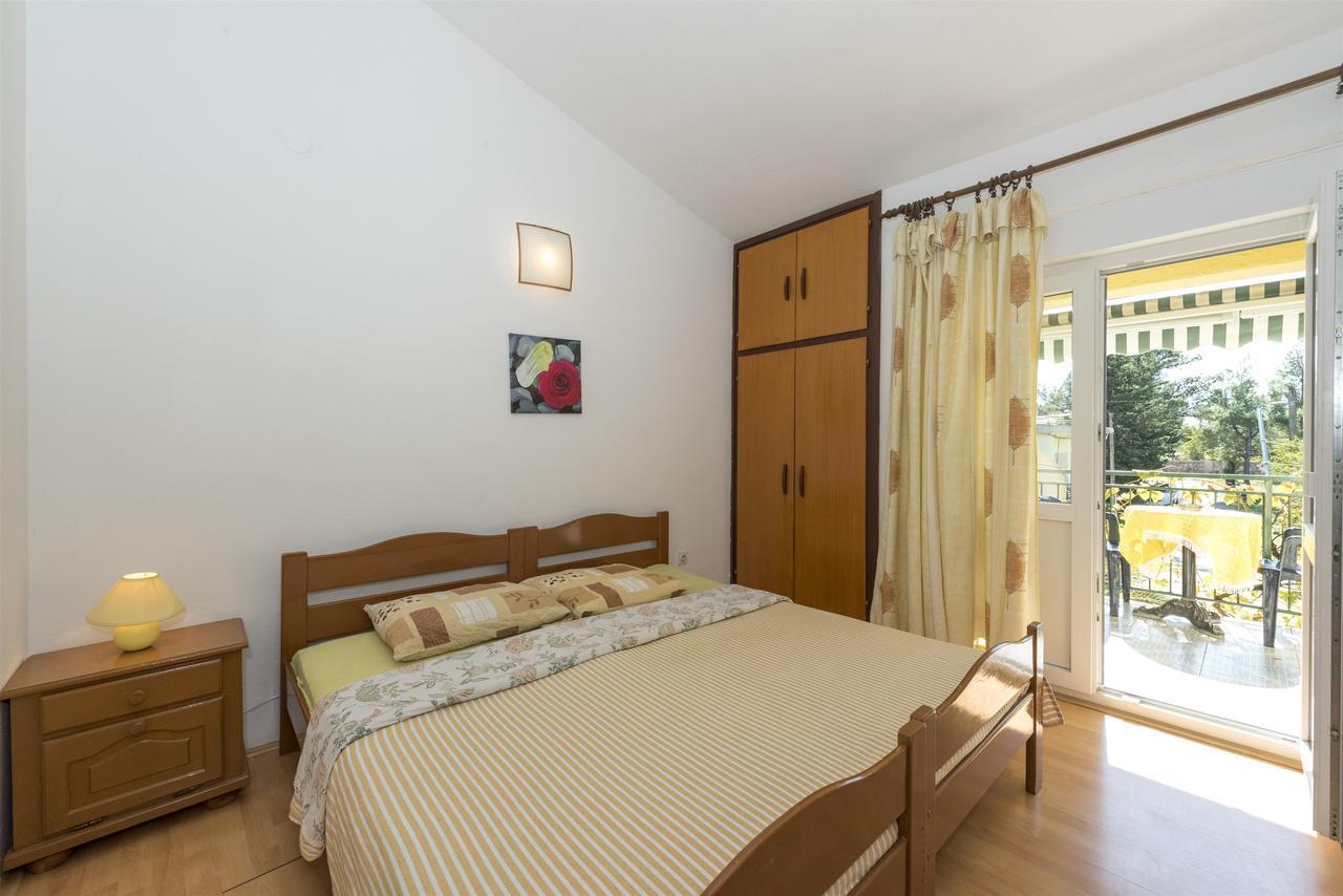 Apartments And Rooms Dragica Starigrad Paklenica Eksteriør billede