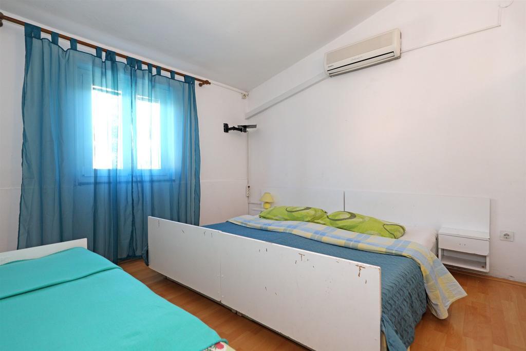 Apartments And Rooms Dragica Starigrad Paklenica Eksteriør billede