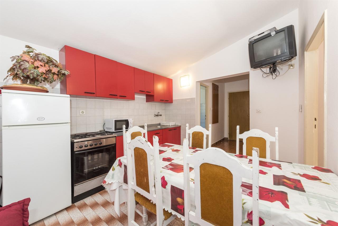 Apartments And Rooms Dragica Starigrad Paklenica Eksteriør billede