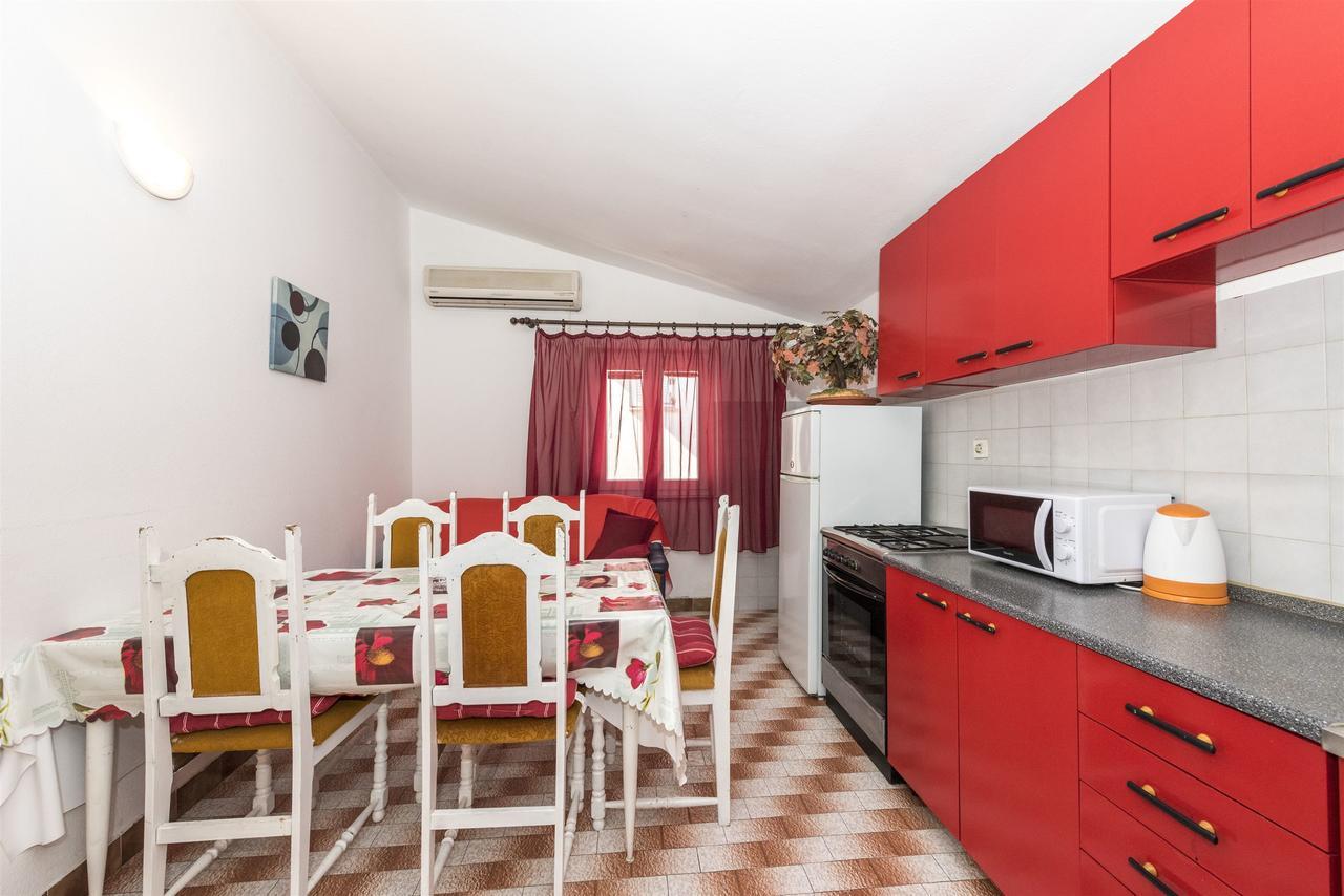 Apartments And Rooms Dragica Starigrad Paklenica Eksteriør billede