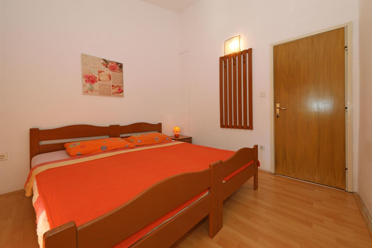 Apartments And Rooms Dragica Starigrad Paklenica Eksteriør billede