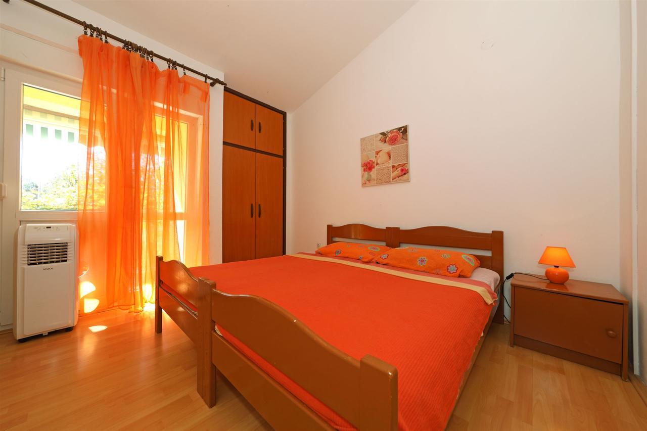 Apartments And Rooms Dragica Starigrad Paklenica Eksteriør billede